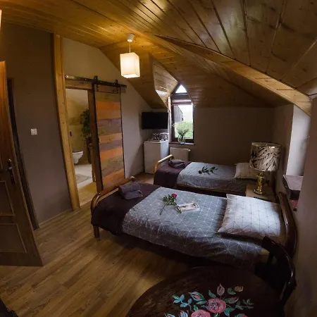 Rozany Dworek Homestay *