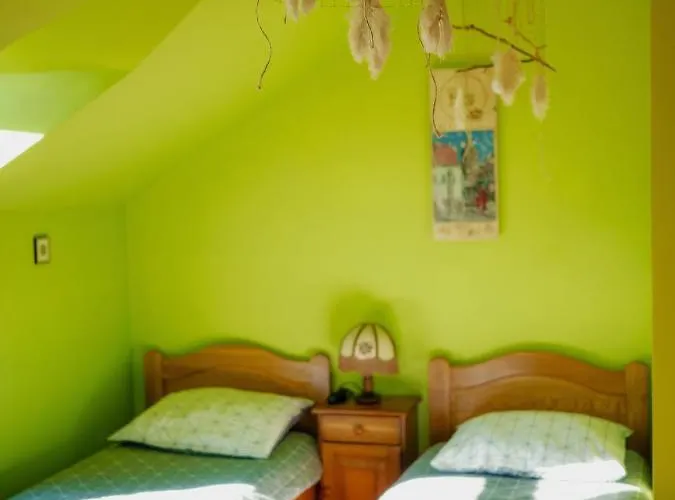 Rozany Dworek Homestay *