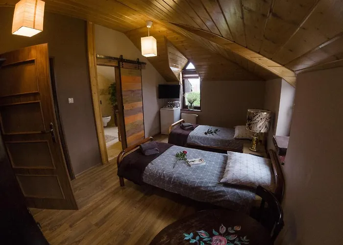 Rozany Dworek Homestay *